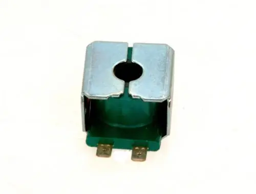 Spule von Bosch mit metallem Gehäuse, Öffnung oben und zwei Metallanschlüssen an der Unterseite, zur Verwendung in elektrischen Systemen.